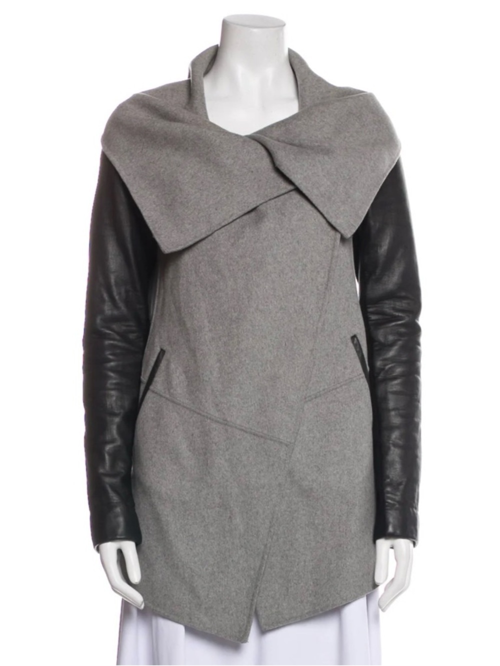 Mackage Wool Coat M
Grey Leather Trim Embellishment & Pointed Collar